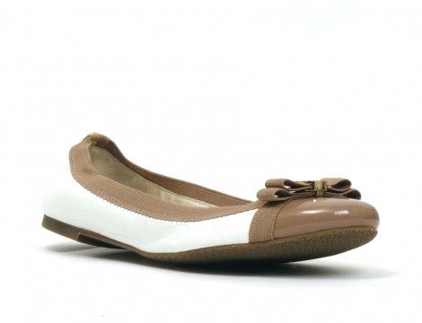 Michael Kors Ballerina taupe lak